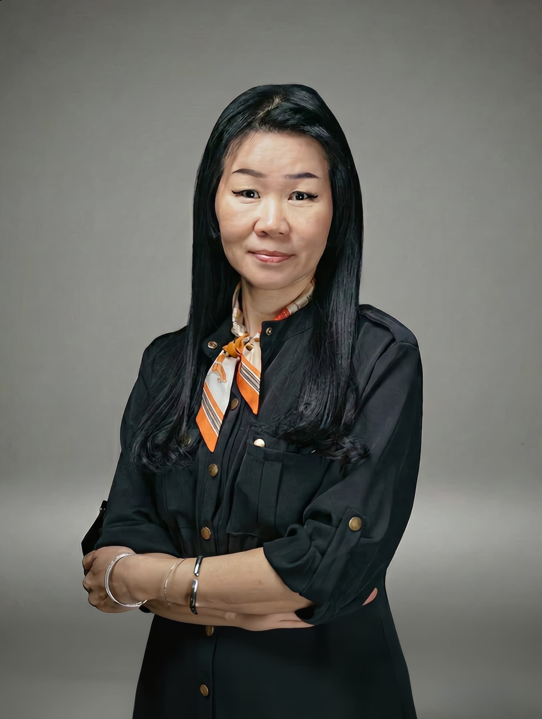 Joanne, Senior Stylist at Miin Singapore in black outfit